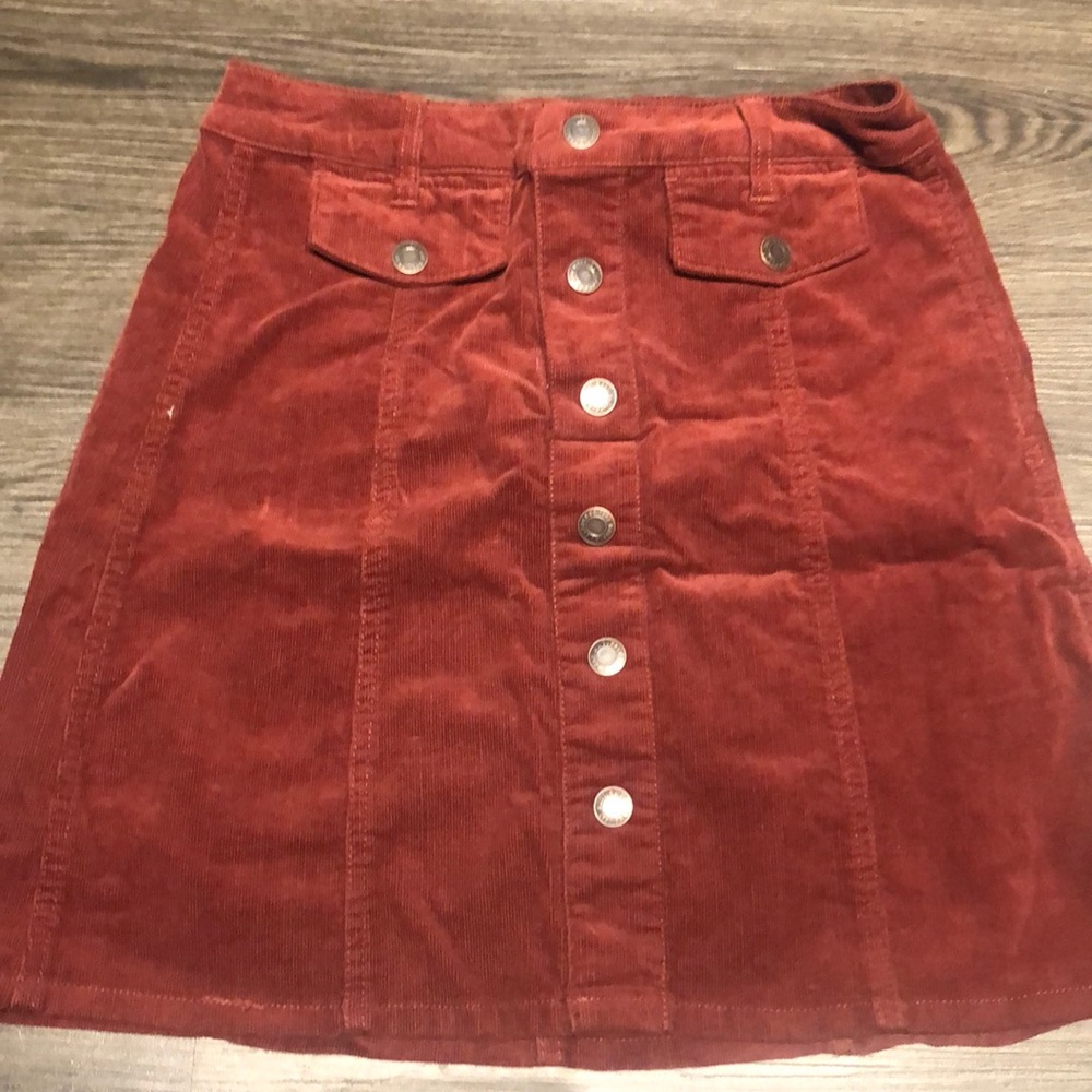 Burgundy corduroy skirt! Size 4! Perfect for fall!